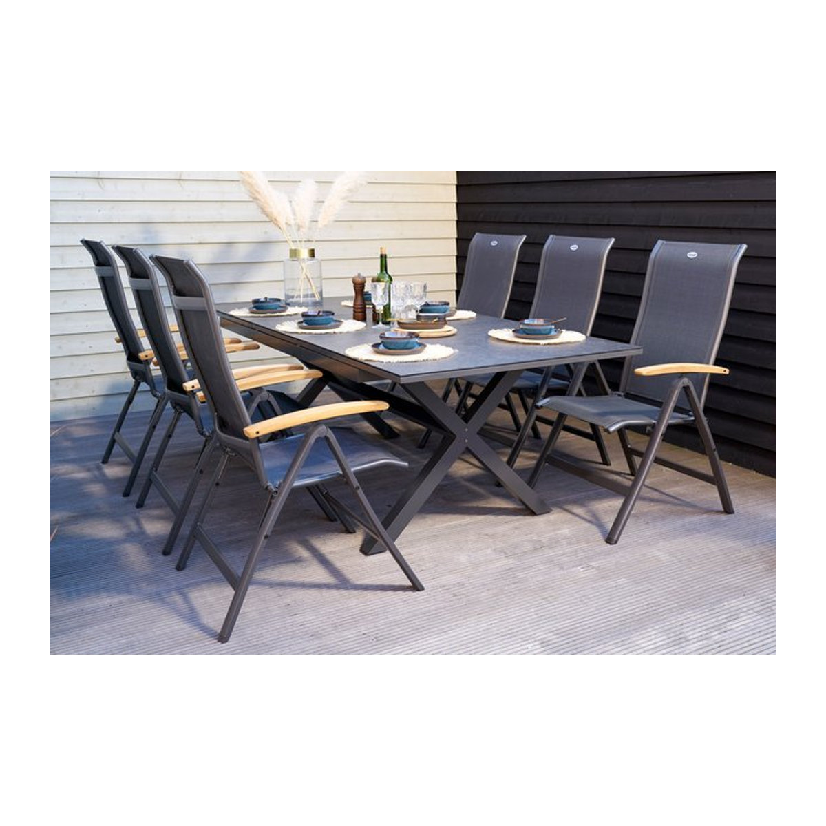 Hartman Xanadu/Alice Garten-Essgruppe in Anthrazit mit 6 Klappstühlen und X-Gestell aus Aluminium, Glaskeramik und Teak, B/T/H: 160 x 100 cm oder 220 x 100 cm - Bild 1