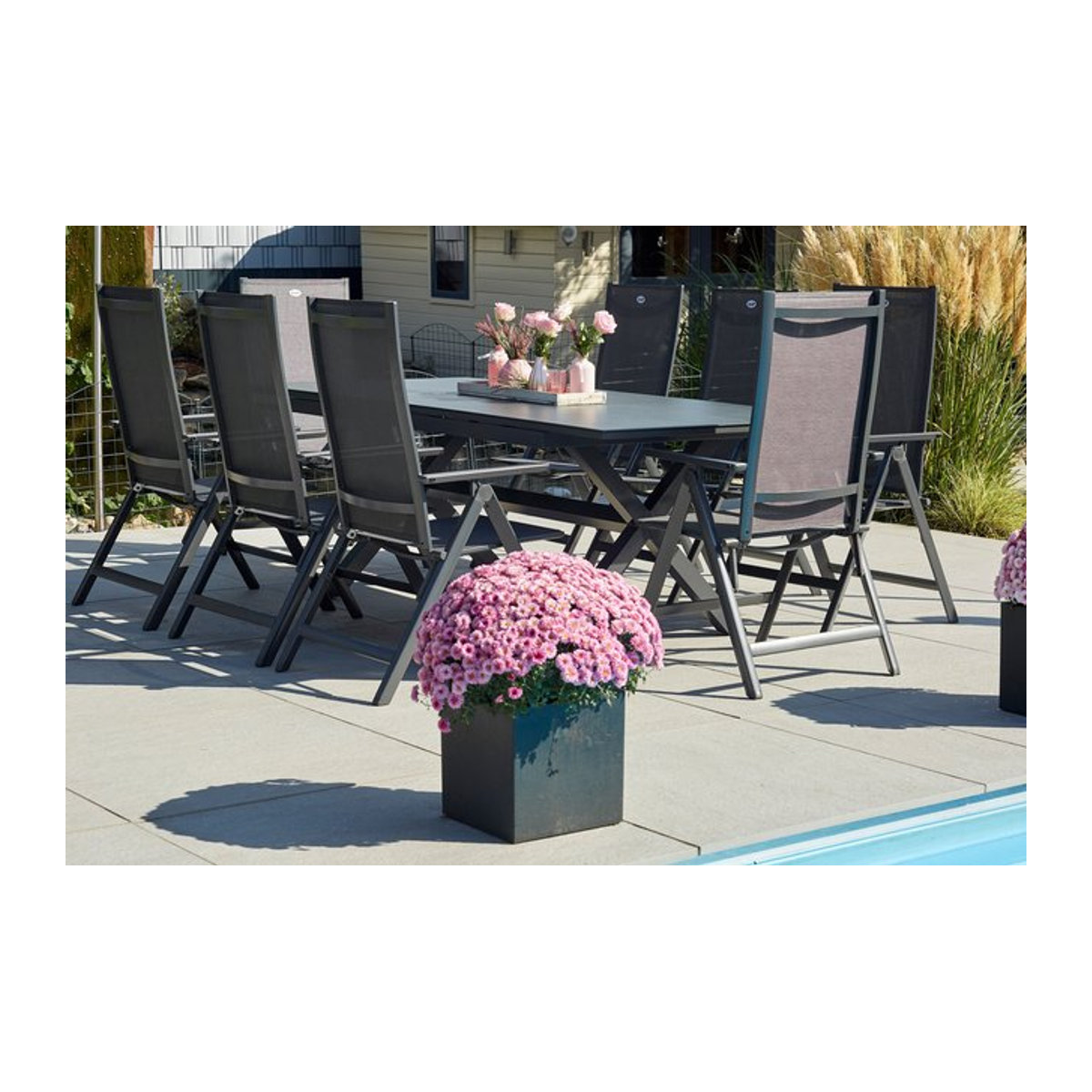 Hartman Xanadu Aruba Garten-Essgruppe in Anthrazit und Schwarz mit 8 Klappstühlen aus Aluminium, Textilene und Glaskeramik - Bild 1