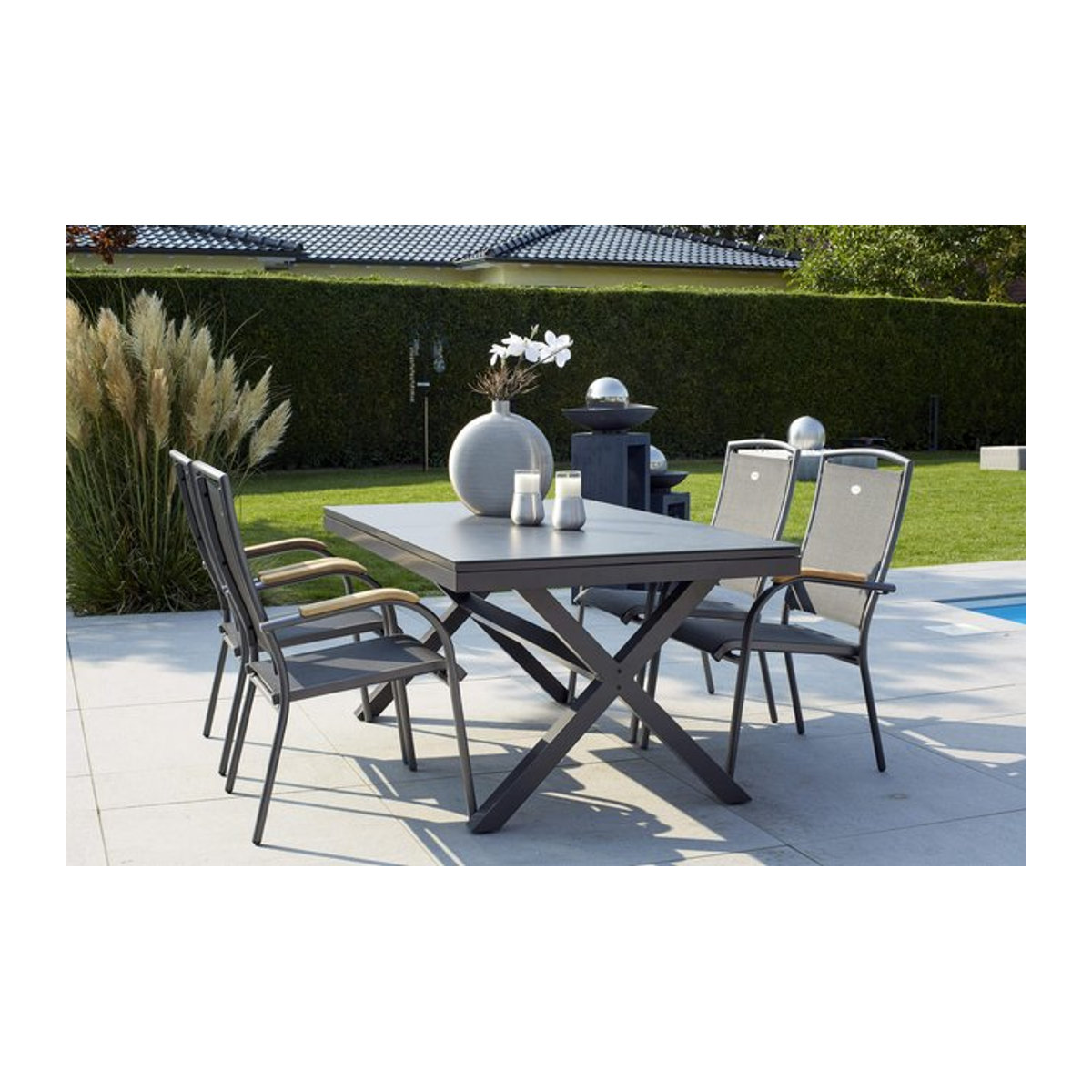 Hartman Xanadu Raffaelo Garten-Essgruppe aus Aluminium und Teak mit 4 Dining Sesseln in Anthrazit und Natur - Bild 1