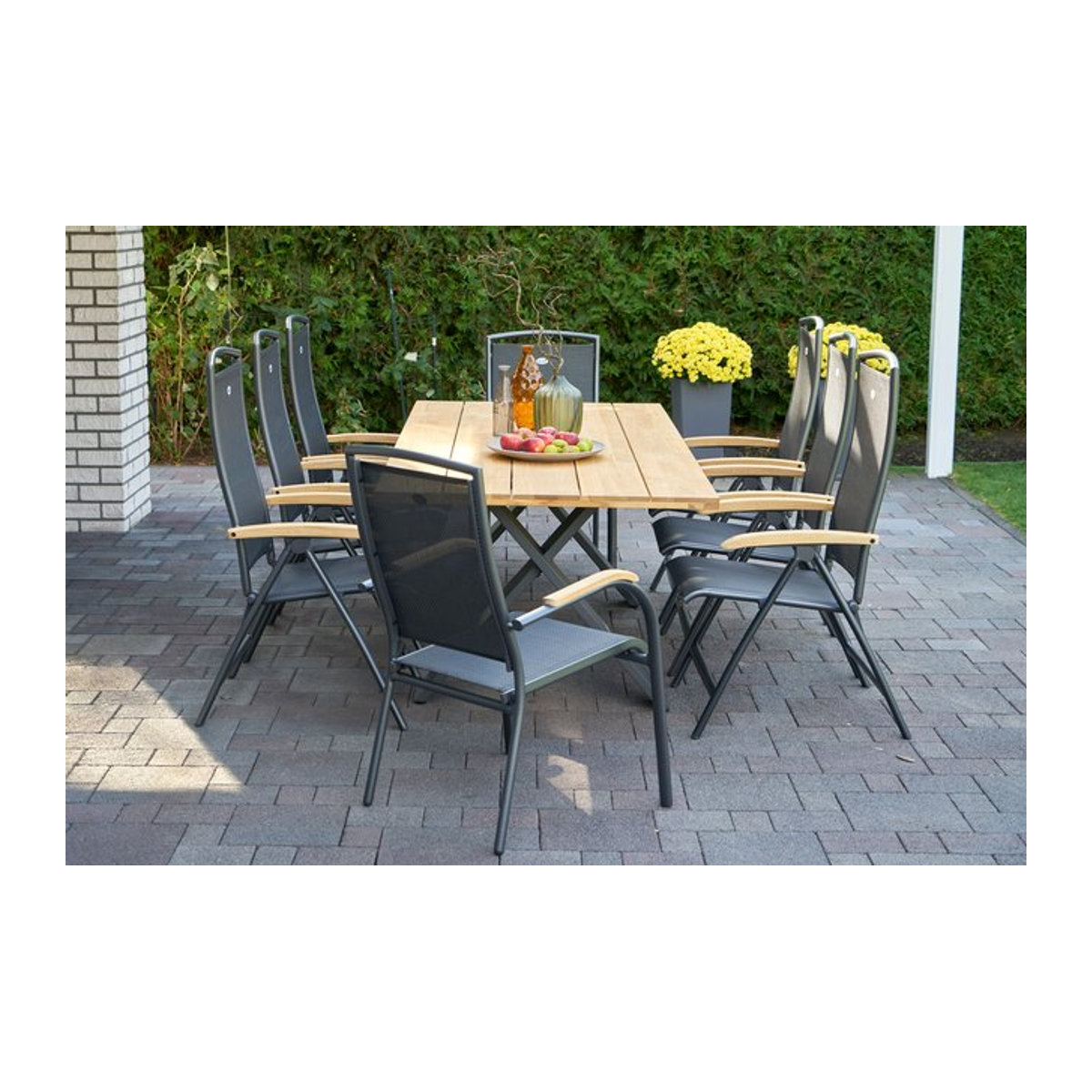 Hartman Xanadu Raffaelo Garten-Essgruppe aus Aluminium und Teakholz in Anthrazit mit 2 Stapelsesseln und 6 Klappstühlen, B/T: 220 x 100 cm - Bild 1