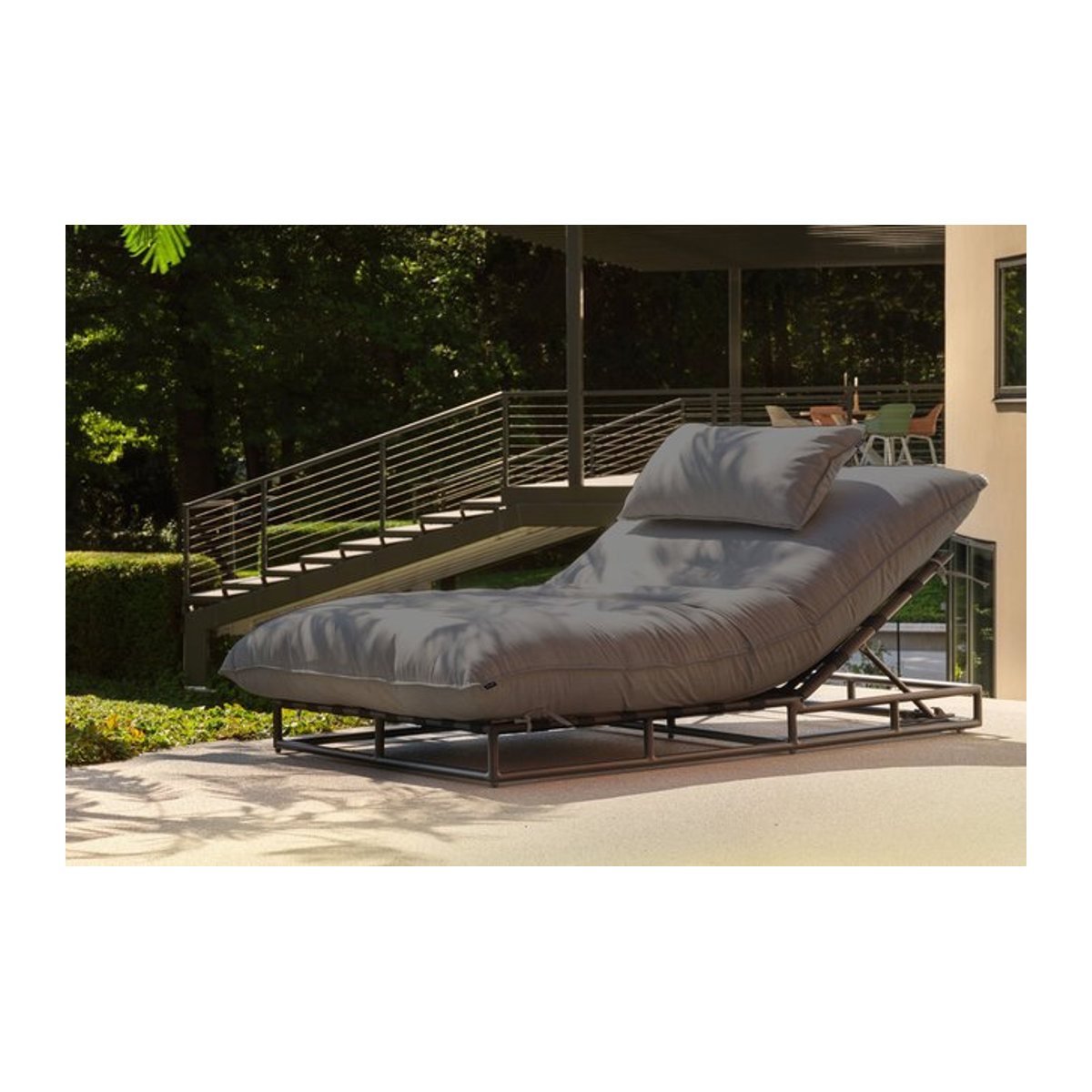 Hartmann Emma Loungebett in Grau und Schwarz aus Aluminium und wetterfestem Textil, B/T/H: 196 x 125 x 30 cm - Bild 1