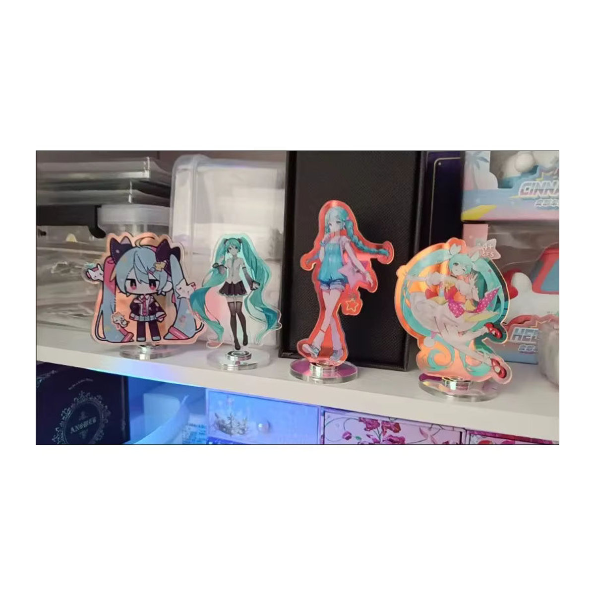 Hatsune Miku Acryl Drehständer Figur von Bandai als mehrfarbiges Anime Desktop Ornament aus Kunststoff - Bild 4