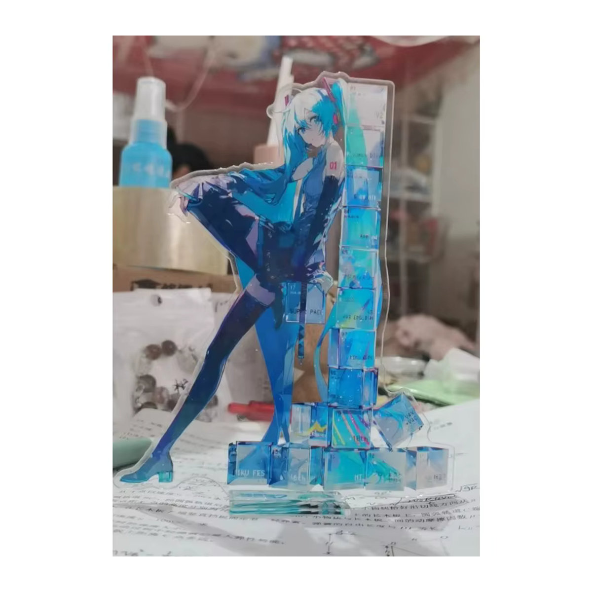 Hatsune Miku Acryl-Standfigur von Bandai zum 17. Jubiläum, mehrfarbiges Anime-Zubehör aus Kunststoff - Bild 2