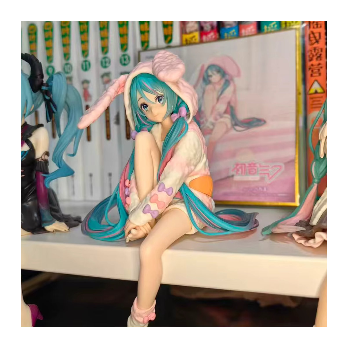 Hatsune Miku Actionfigur von Bandai im Hasenohren-Pyjama, mehrfarbiges PVC-Modell, Höhe: 15 cm - Bild 2