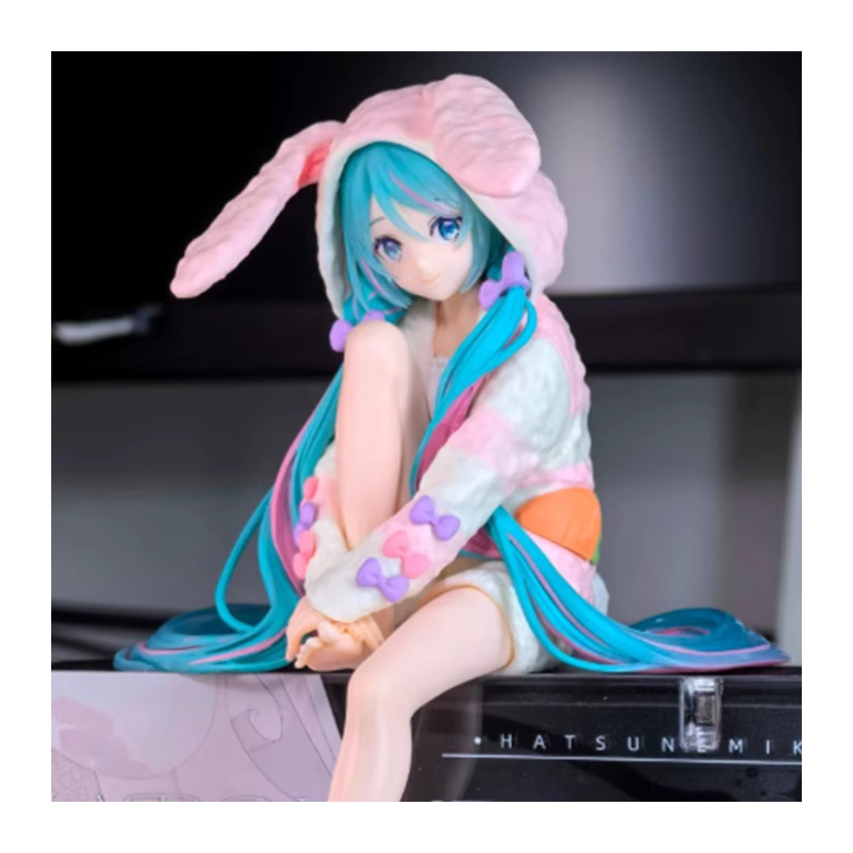 Hatsune Miku Actionfigur von Bandai im Hasenohren-Pyjama, mehrfarbiges PVC-Modell, Höhe: 15 cm - Bild 3