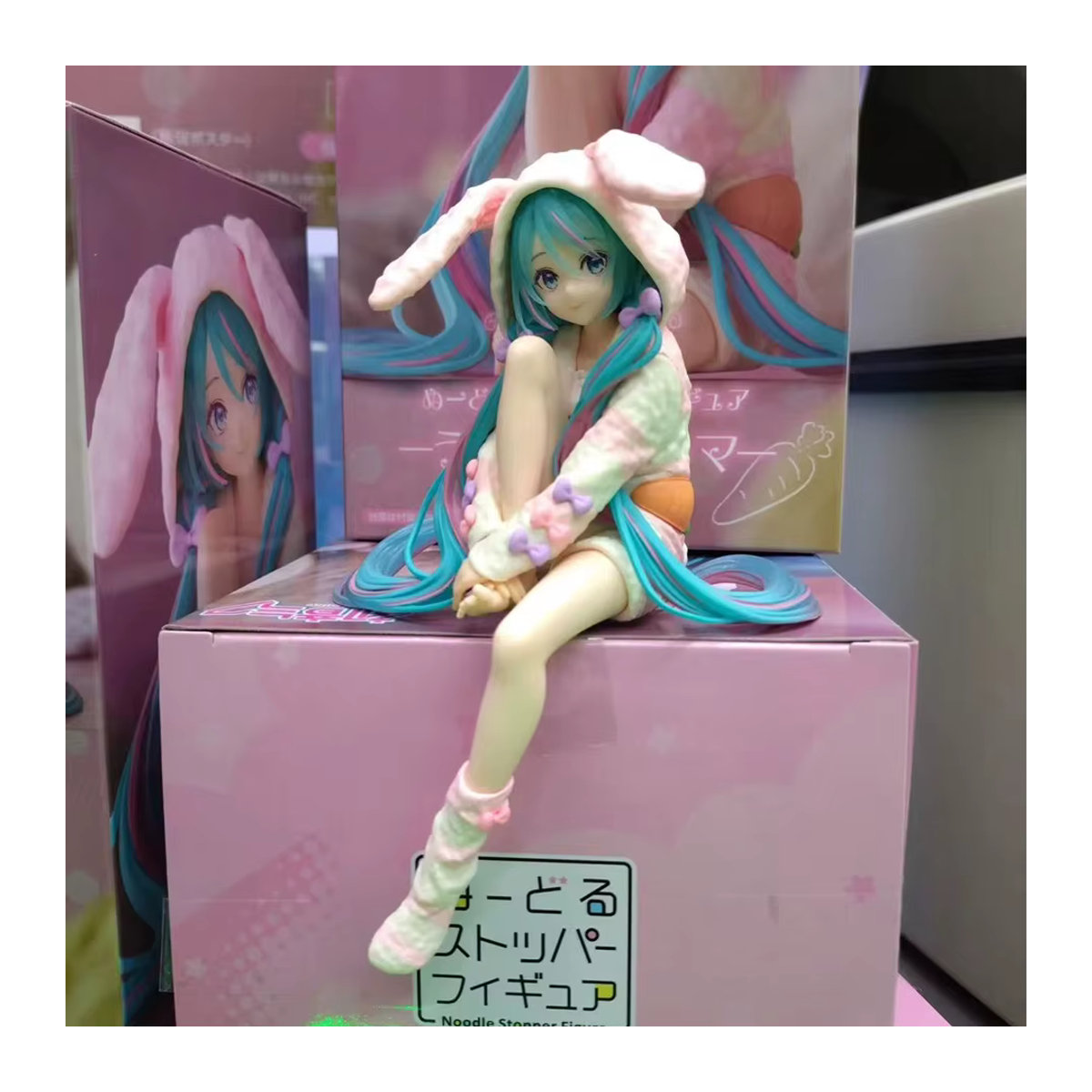 Hatsune Miku Actionfigur von Bandai im Hasenohren-Pyjama, mehrfarbiges PVC-Modell, Höhe: 15 cm - Bild 4