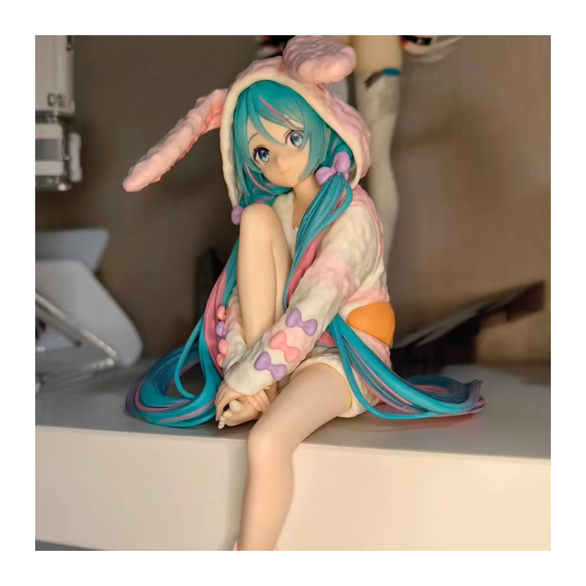 Hatsune Miku Actionfigur von Bandai im Hasenohren-Pyjama, mehrfarbiges PVC-Modell, Höhe: 15 cm - Bild 6