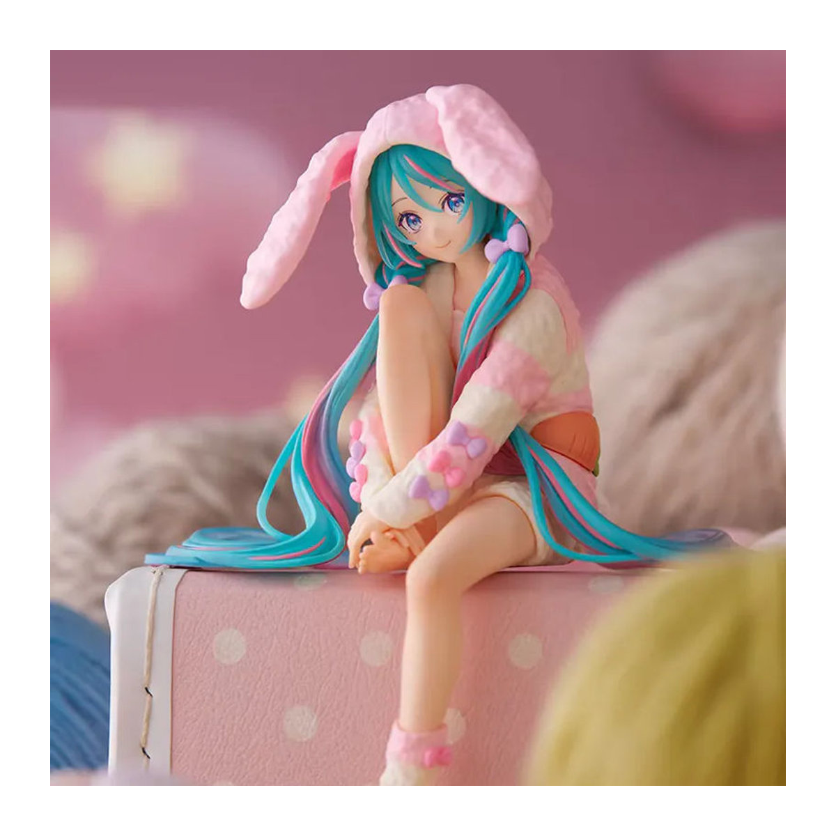 Hatsune Miku Anime Actionfigur von Bandai im Hasenohren-Pyjama als mehrfarbige PVC Sammlerfigur zur Dekoration - Bild 4