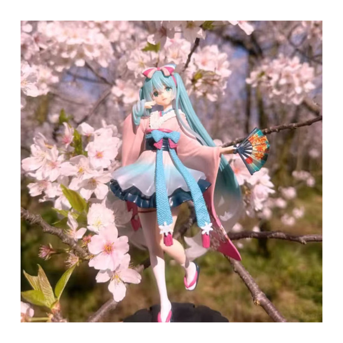 Hatsune Miku Anime-Figur im Kimono mit Kirschblüten-Design von Bandai, mehrfarbig, Höhe: 20 cm - Bild 2