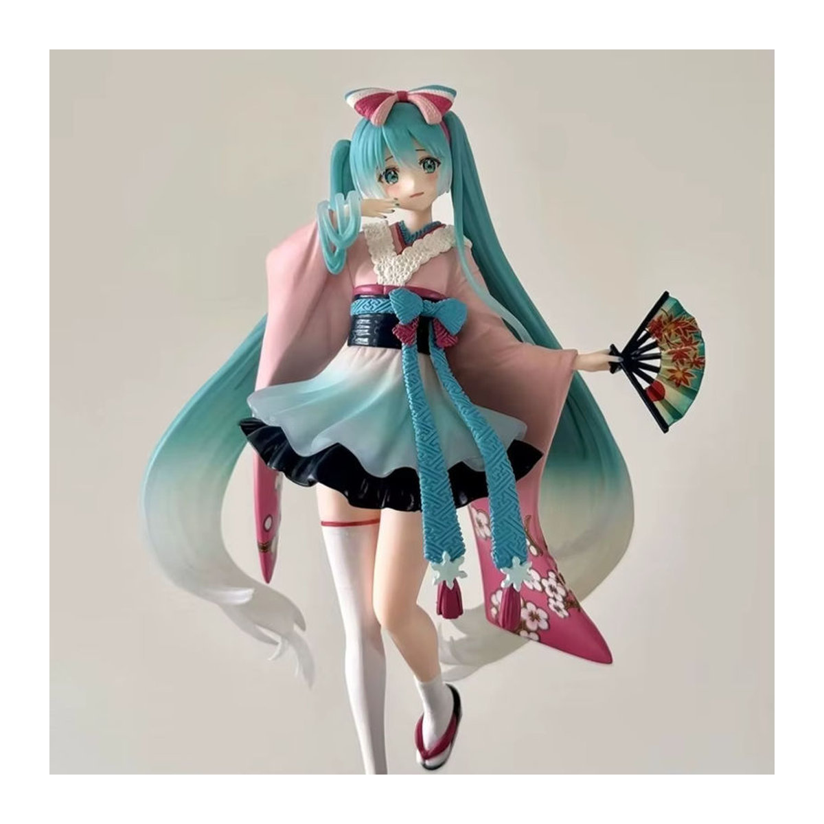 Hatsune Miku Anime-Figur im Kimono mit Kirschblüten-Design von Bandai, mehrfarbig, Höhe: 20 cm - Bild 3