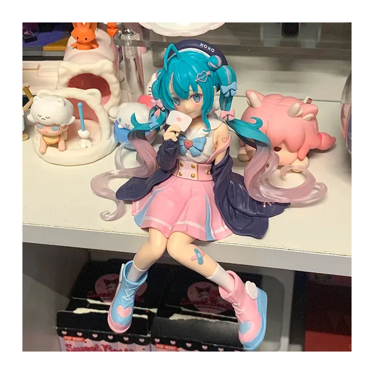 Hatsune Miku Anime Figur in Matrosenuniform von Bandai, mehrfarbige PVC-Modell-Dekoration - Bild 1