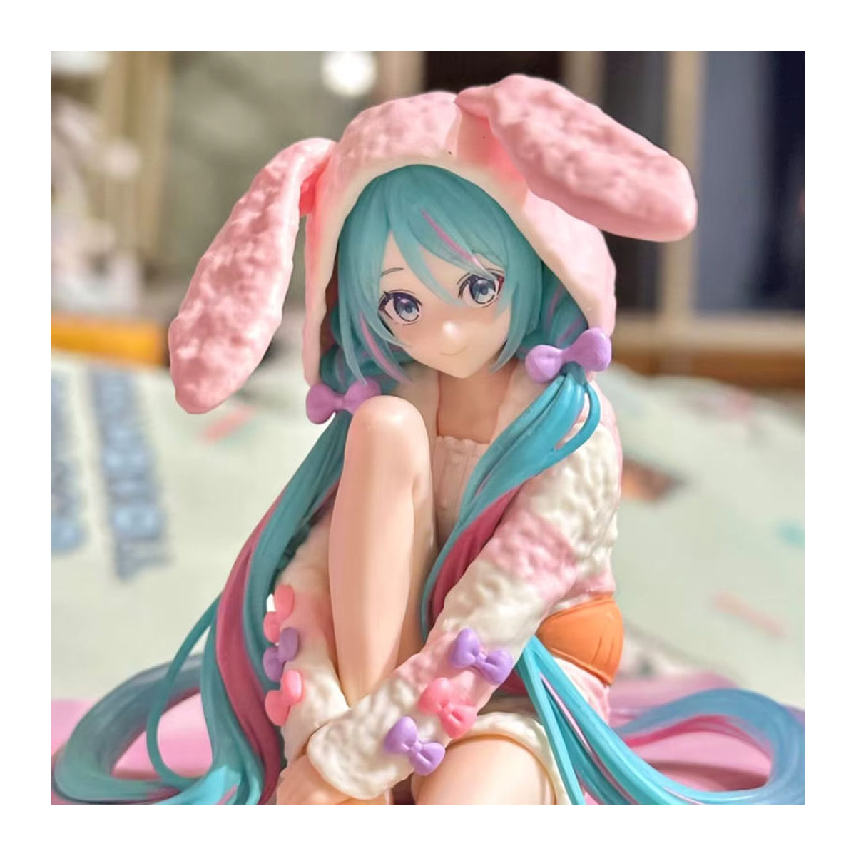 Hatsune Miku Anime Figur von Bandai in Pyjama mit Kaninchenohren, mehrfarbig, Höhe: 14 cm - Bild 2
