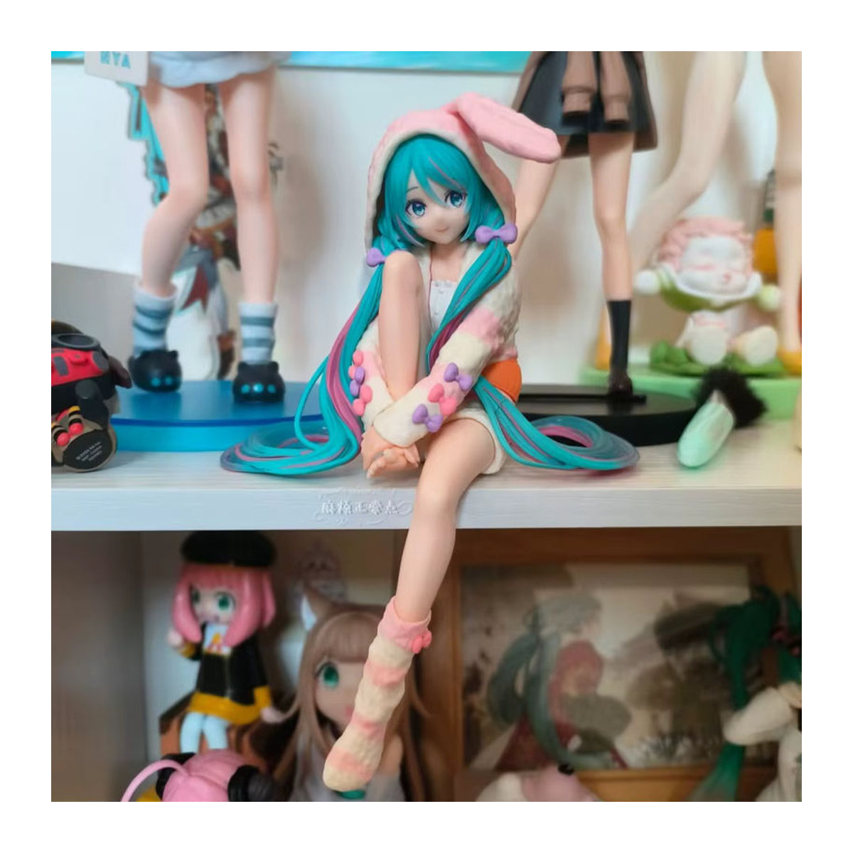 Hatsune Miku Anime Figur von Bandai in Pyjama mit Kaninchenohren, mehrfarbig, Höhe: 14 cm - Bild 3