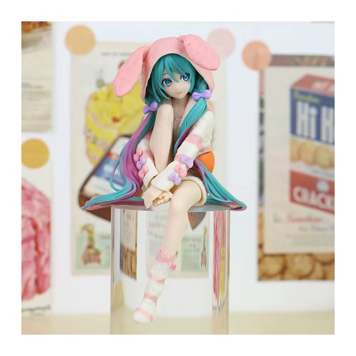 Hatsune Miku Noodle Stopper Figur im Hasenohren-Pyjama von Bandai, mehrfarbig, Höhe: 15 cm - Bild 3