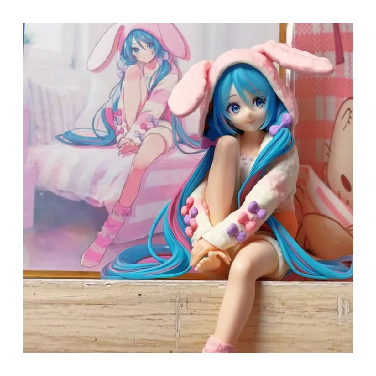 Hatsune Miku Noodle Stopper Figur von Bandai im Hasenohren-Pyjama Design, mehrfarbig, Höhe: 15 cm - Bild 5