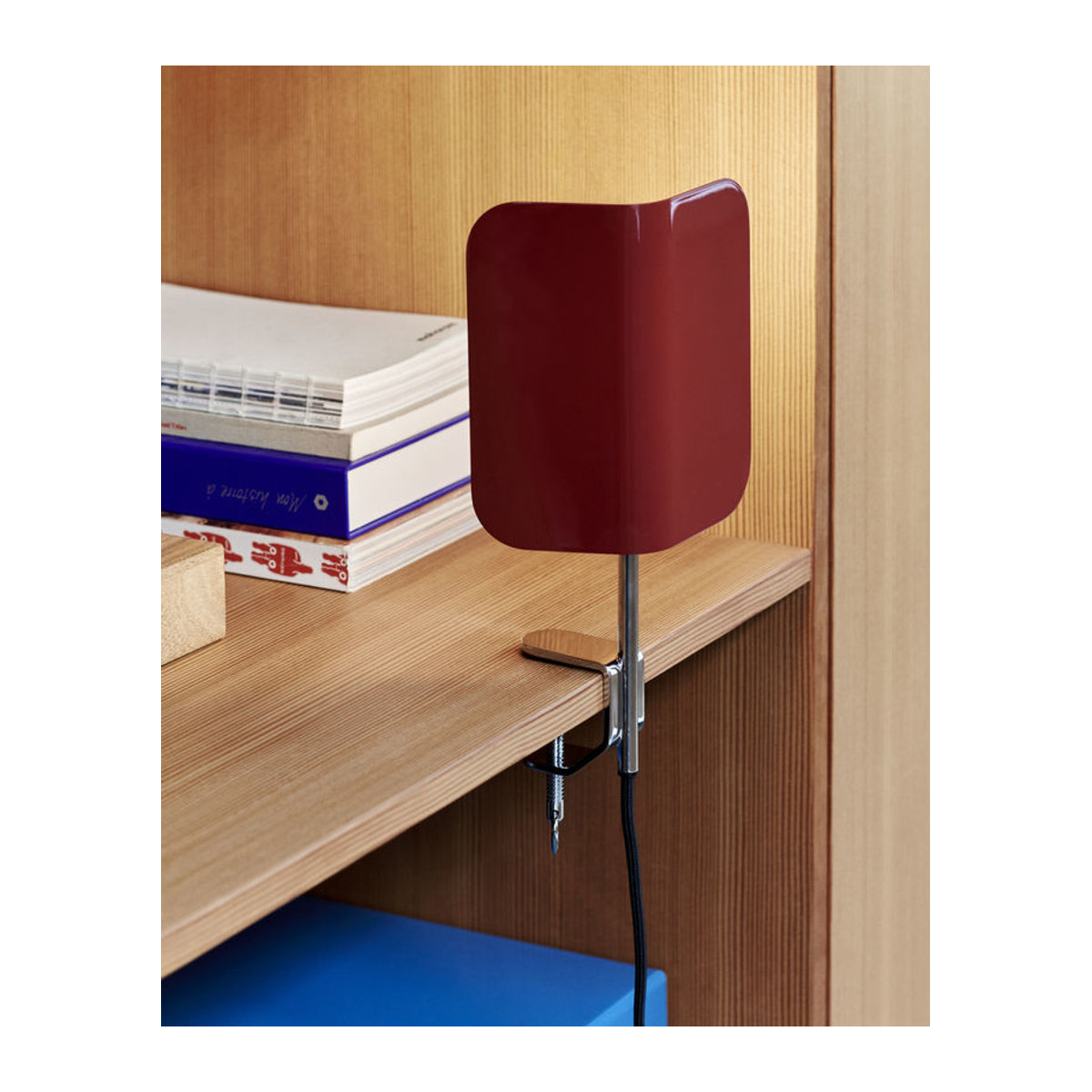 HAY Apex Clip Klemmleuchte aus Metall im Industrial Design in Rot, Braun, Schwarz oder Chrom - Bild 2