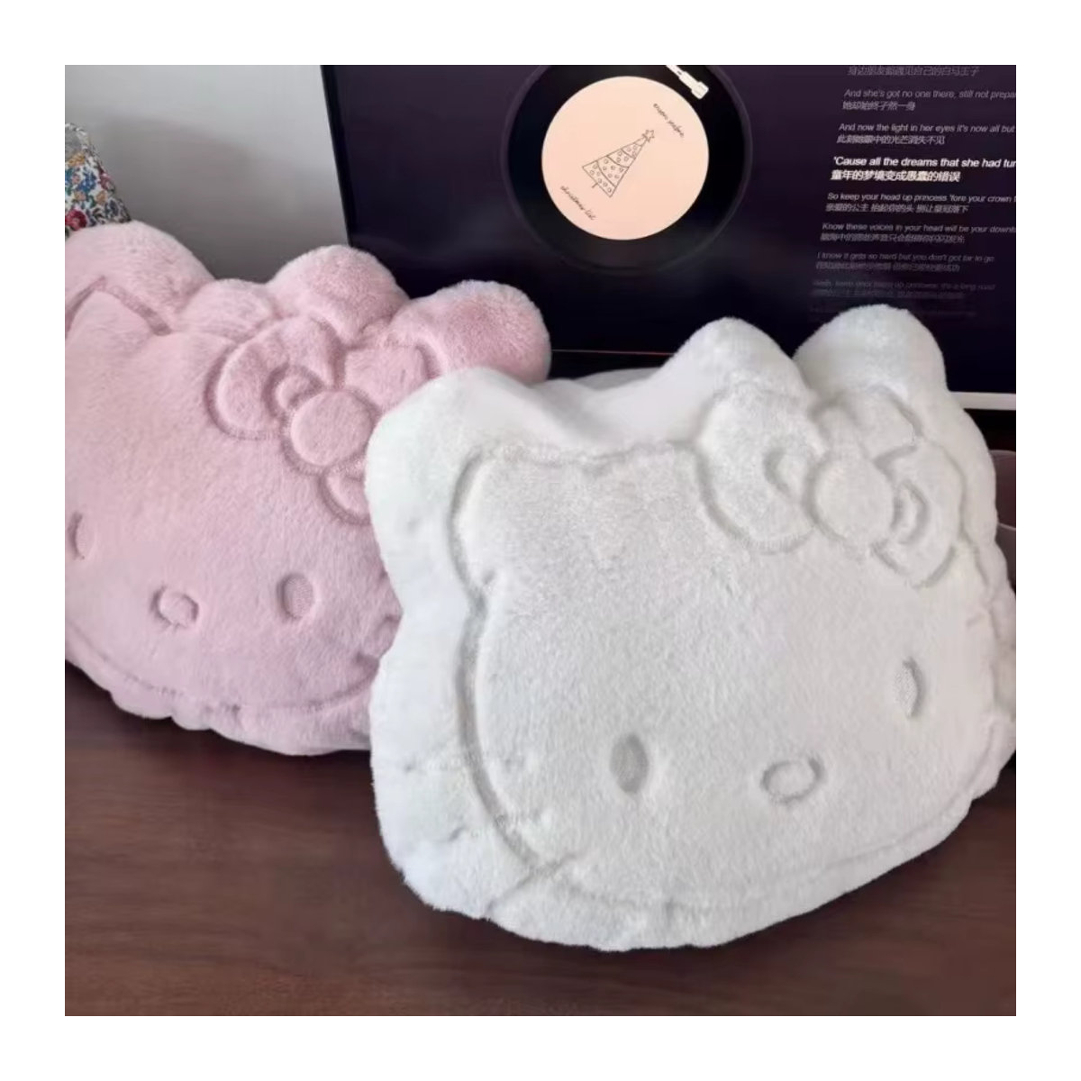 Hello Kitty Plüschkissen in Weiß als dekoratives Kissen und Rückenlehne - Bild 3