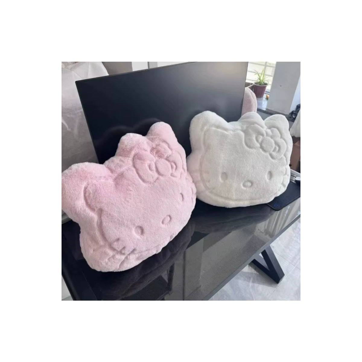 Hello Kitty Plüschkissen in Weiß als dekoratives Kissen und Rückenlehne - Bild 4