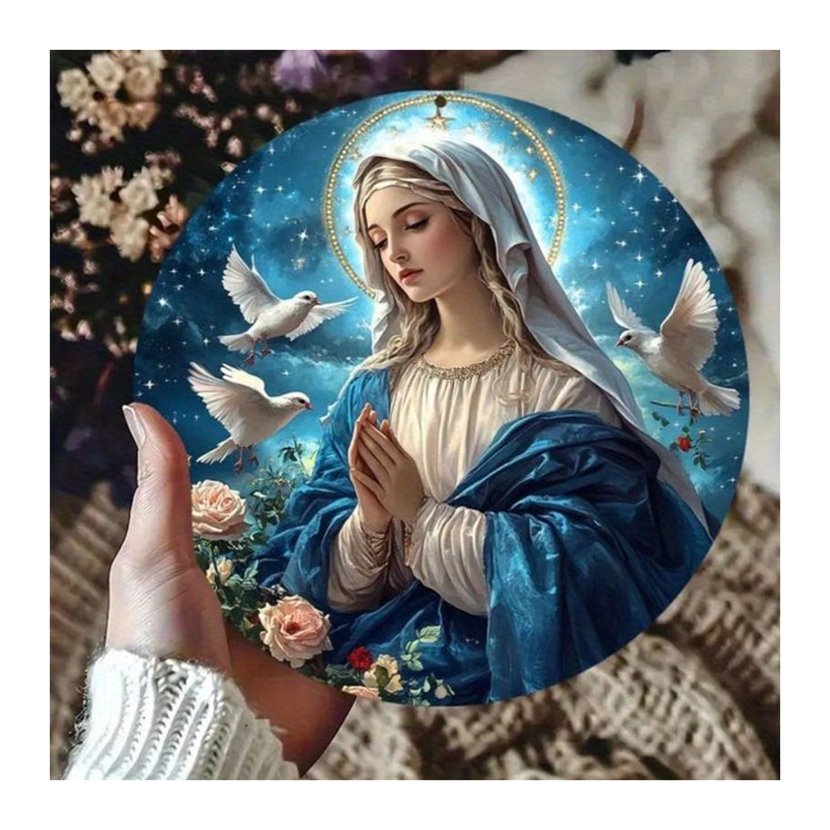 HELLOYOUNG Religiöse Wandkunst Jungfrau Maria in Blau, 3D-geprägtes Metall-Dekor mit Sternen, Vögeln und Blumen, Durchmesser: 20,3 cm - Bild 1