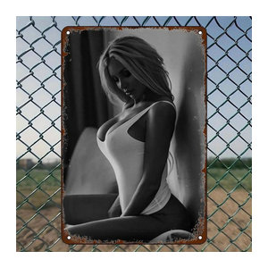 HELLOYOUNG Vintage Pin Up Girl Metallblechschild Schwarz als Retro Wandkunst Poster für deine Dekoration, B/H: 30 x 20 cm