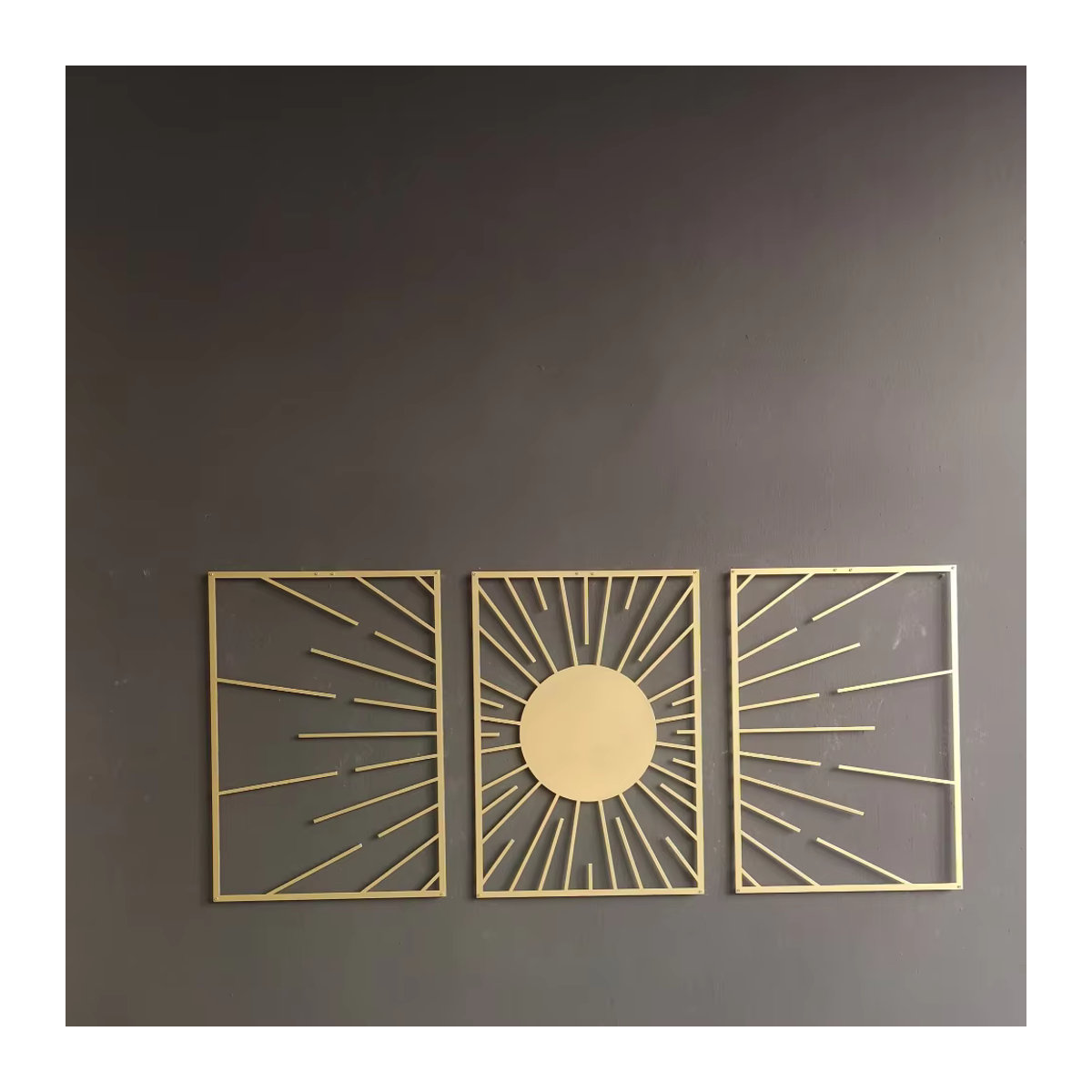 HELLOYOUNG Wandkunst Set aus goldenem Metall mit 3 abstrakten Sonnen-Elementen zur Wandmontage - Bild 3