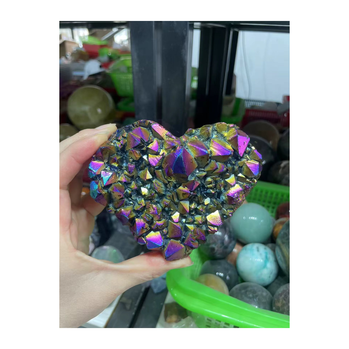 Herzförmige Amethyst-Geode von Sisterstone in Lila und Mehrfarbig mit Regenbogen-Aura-Effekt - Bild 6