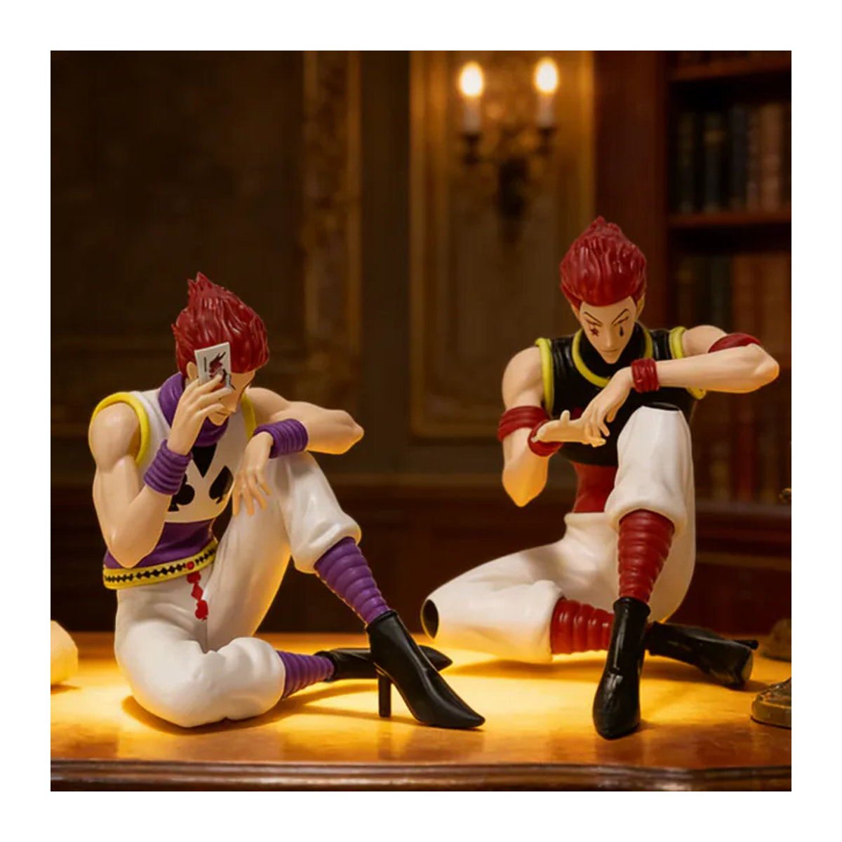 Hisoka Figur aus Hunter x Hunter als Sammlerstück in zwei Sitzpositionen, mehrfarbige Anime-Figur aus Kunststoff - Bild 1