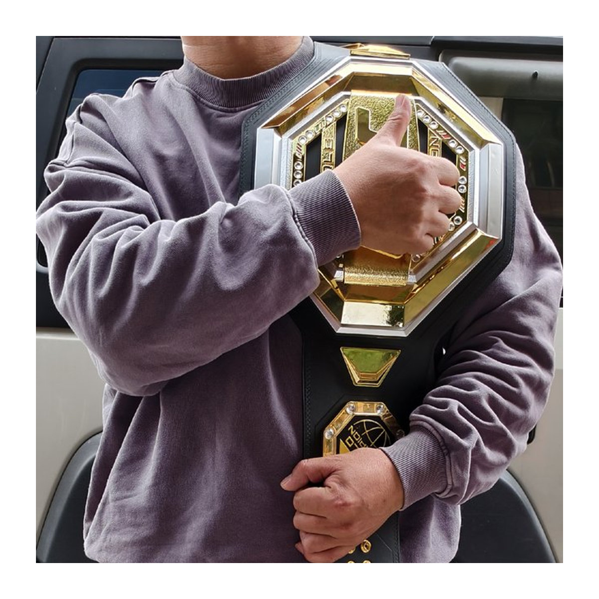 Hithotwin Wrestling-Kampfsport-Sammlerstück: Gold-Meisterschaftsgürtel 1:1 in Schwarz aus Metall - Bild 1