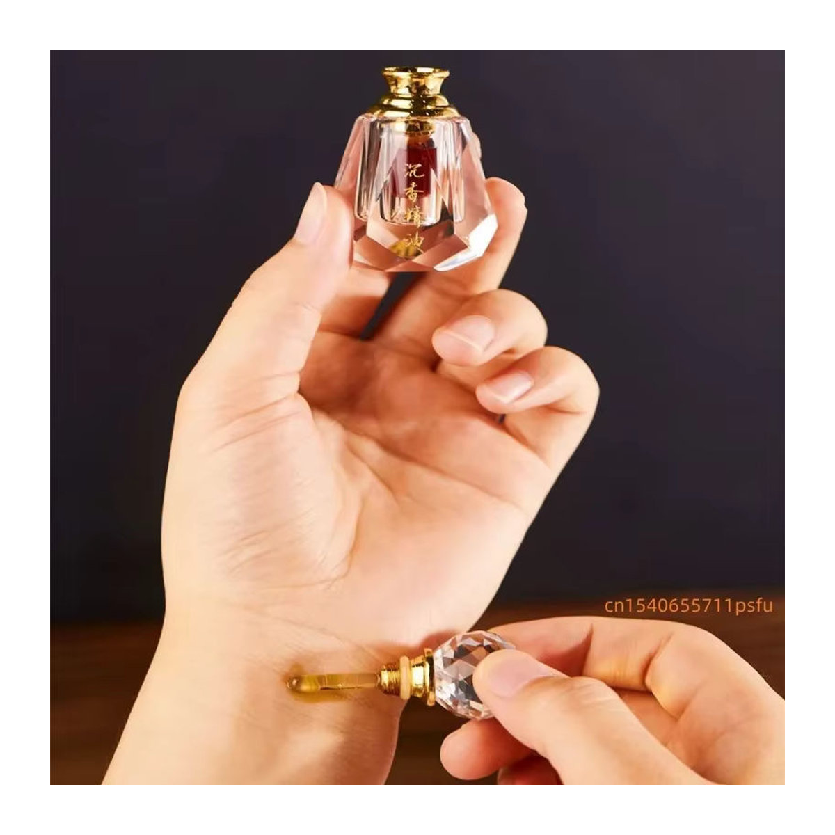 Hochwertiges Kambodscha-Oud-Öl mit natürlichem Kynamöl in einer 2 g Glasflasche, transparent - Bild 3