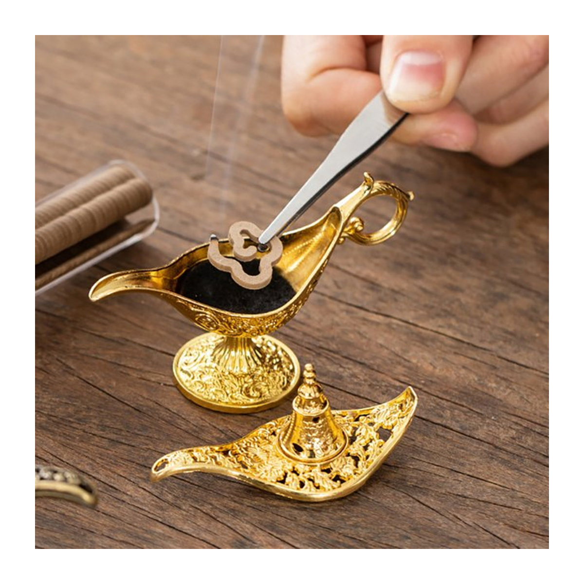 Hollow Legend Aladdin Genie Lampe als orientalisches Räuchergefäß aus Metall in Gold - Bild 1