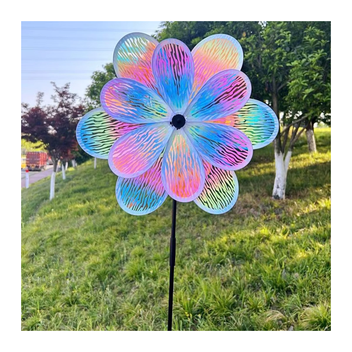 Holographischer 8-Blatt Doppelschicht Windspinner Bunt als Gartenstecker zur Vogelabwehr und Dekoration für den Außenbereich - Bild 3