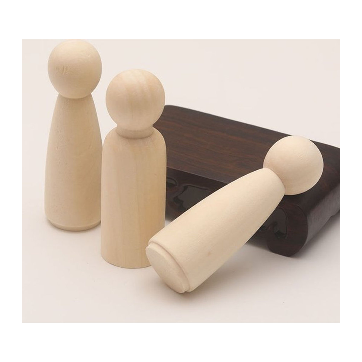 Holzfiguren für DIY-Handwerk: Unvollendete Holzmenschen und Engelpuppen in Beige zur Dekoration - Bild 1