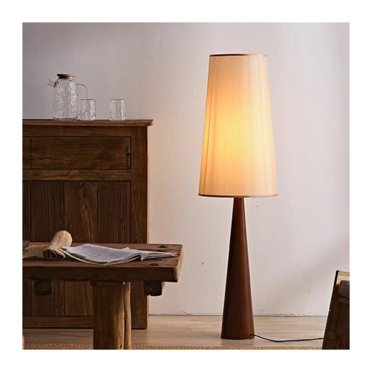 HomeLover Mid Century Stehlampe aus Naturholz in Braun im Wabi Sabi Design mit warmweißem Licht - Bild 1