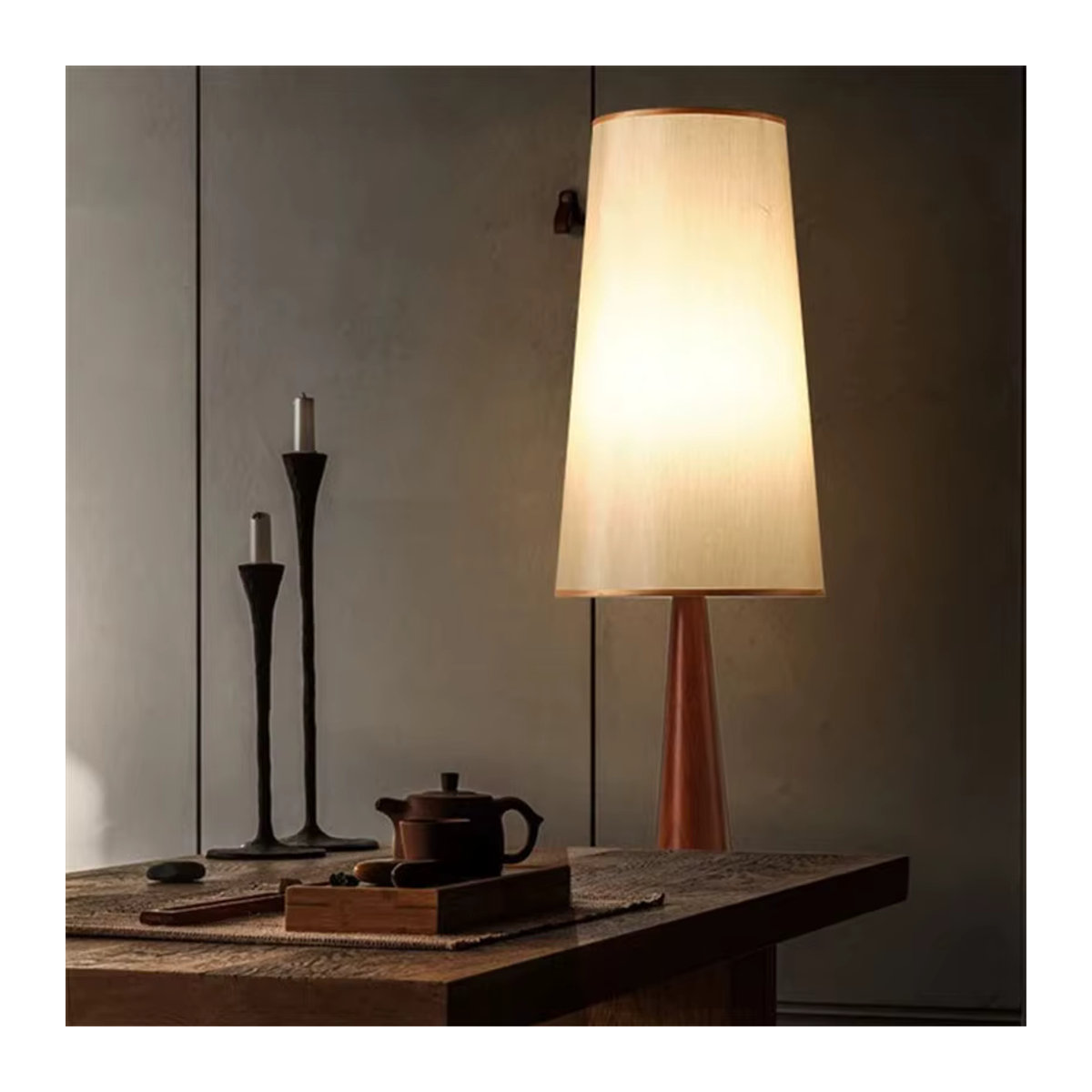 HomeLover Mid Century Stehlampe aus Naturholz in Braun im Wabi Sabi Design mit warmweißem Licht - Bild 4