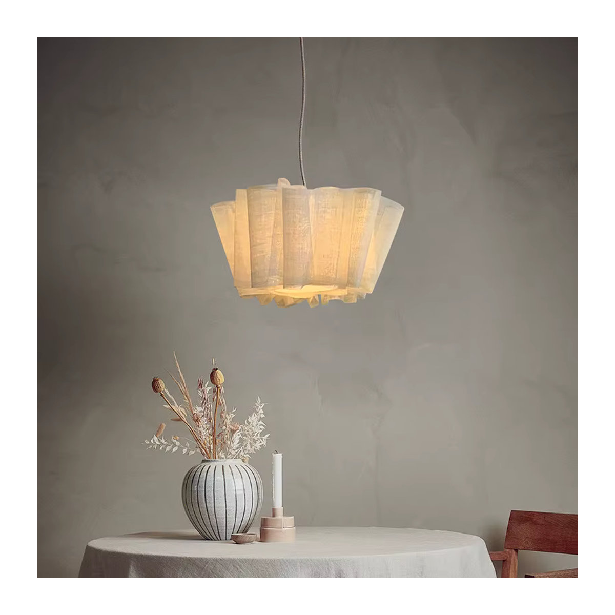 HomeLover Pendelleuchte aus Leinen in Beige im skandinavischen Wabi Sabi Design mit plissiertem Stoff für Schlafzimmer und Küche - Bild 4