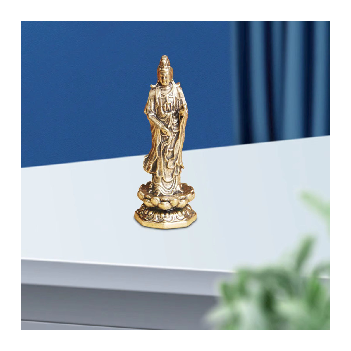 Homyl Mini Guan Yin Buddha Statue aus Messing in Gold, stehend auf Lotus als dekoratives Tischornament im orientalischen Stil - Bild 4
