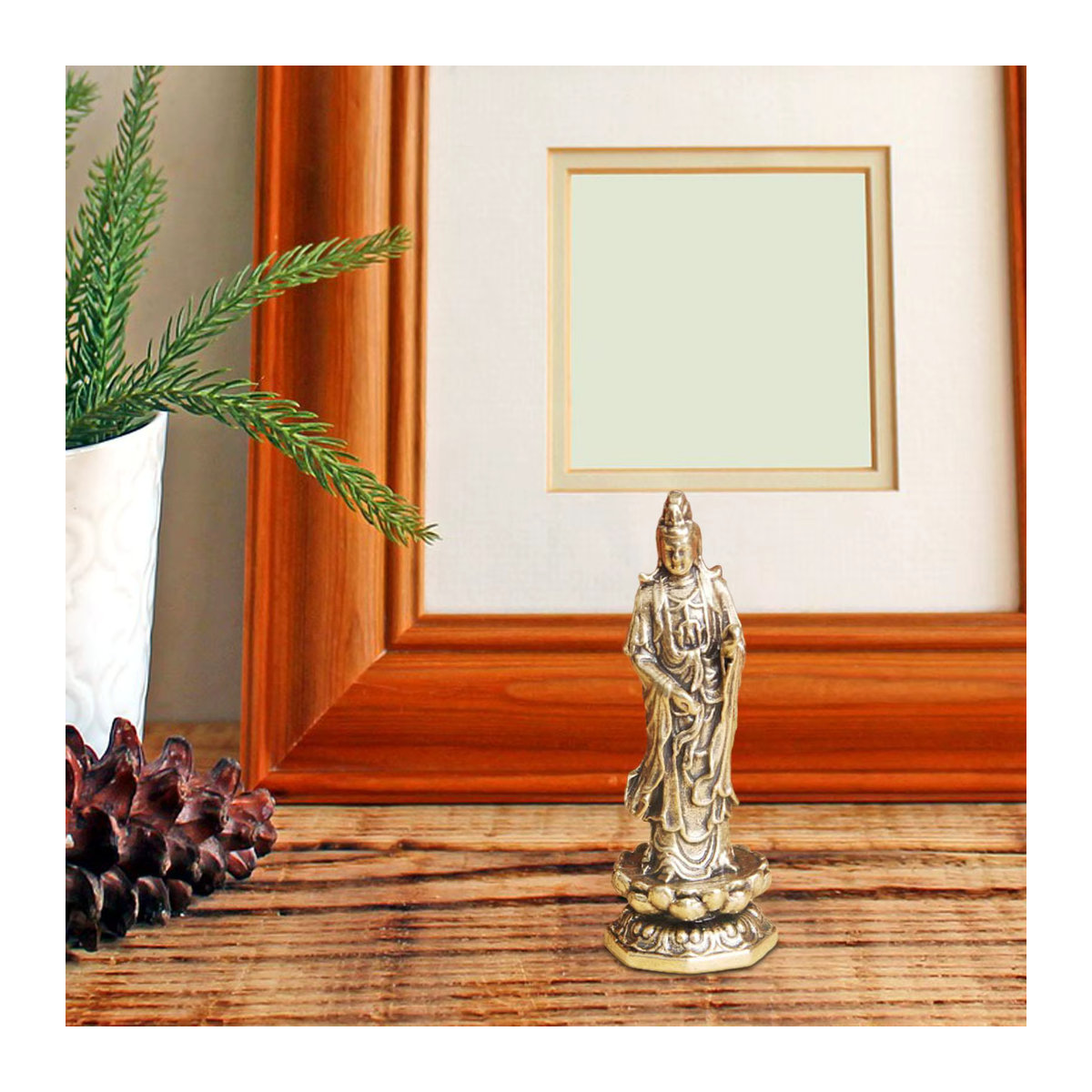 Homyl Mini Guan Yin Buddha Statue aus Messing in Gold, stehend auf Lotus als dekoratives Tischornament im orientalischen Stil - Bild 5