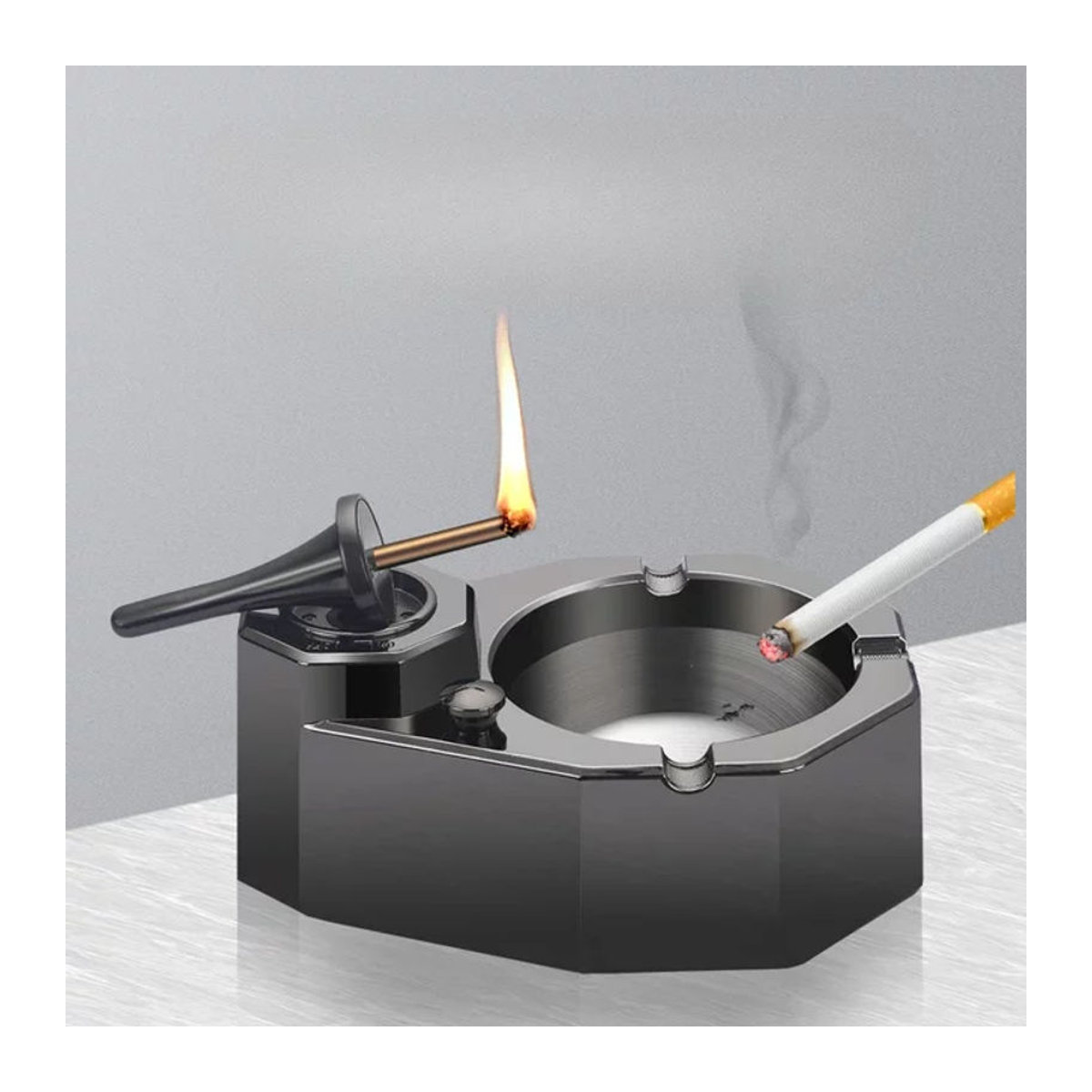 HONEST Öl-Elektro-Hybrid-Feuerzeug und Aschenbecher in Schwarz aus Metall als moderne Schreibtischdekoration - Bild 1