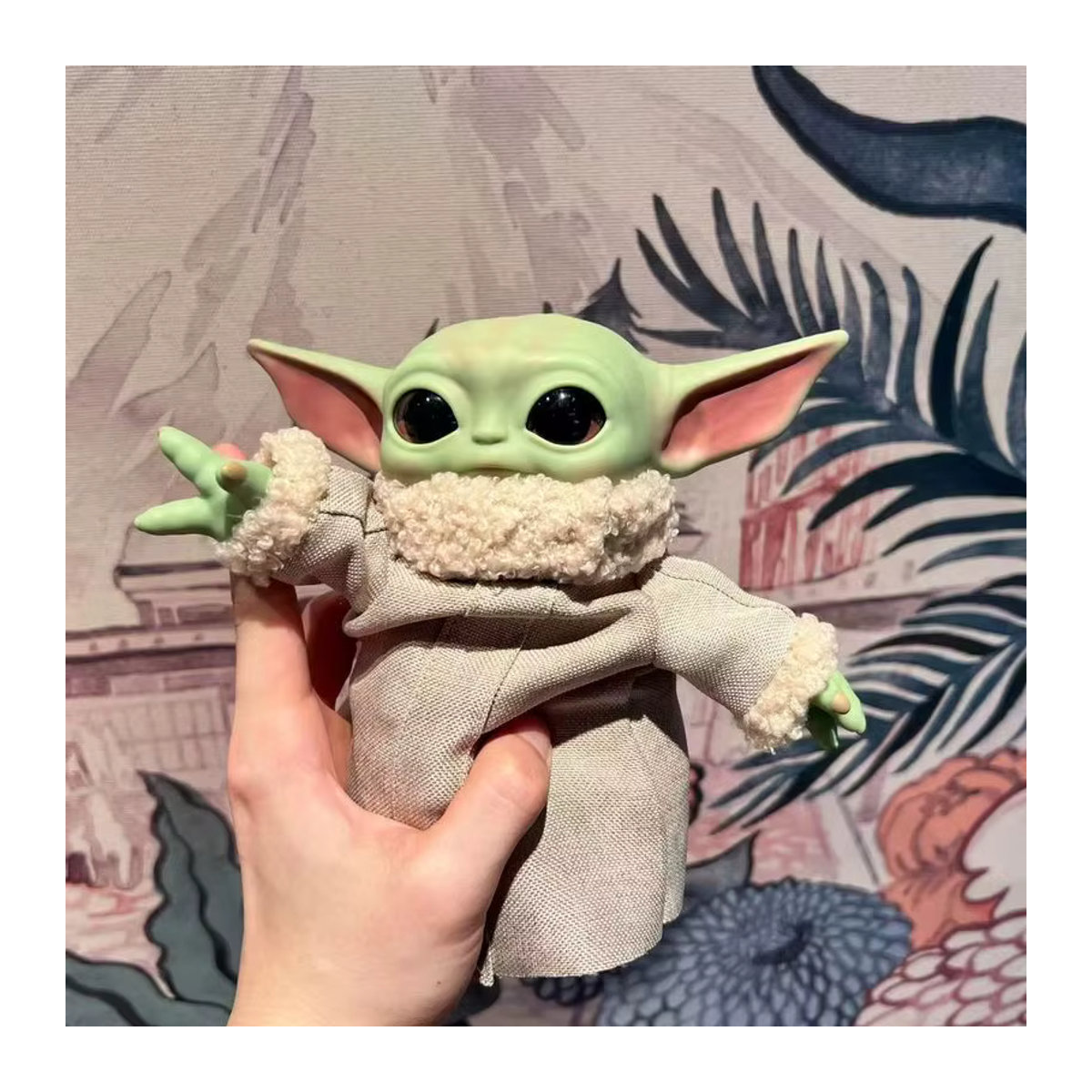Hot Toys Baby Yoda Actionfigur in Grün mit Textilkleidung, 17 cm Höhe - Bild 2