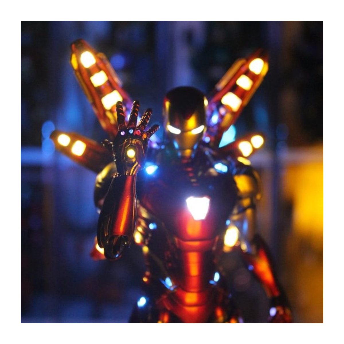 Hot Toys Iron Man MK85 Actionfigur aus Metall im Maßstab 1/12, rote Sammlerfigur mit beweglichen Gelenken - Bild 1