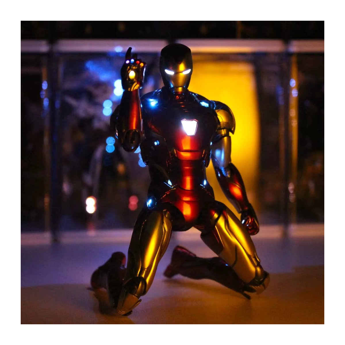 Hot Toys Iron Man MK85 Actionfigur aus Metall im Maßstab 1/12, rote Sammlerfigur mit beweglichen Gelenken - Bild 2