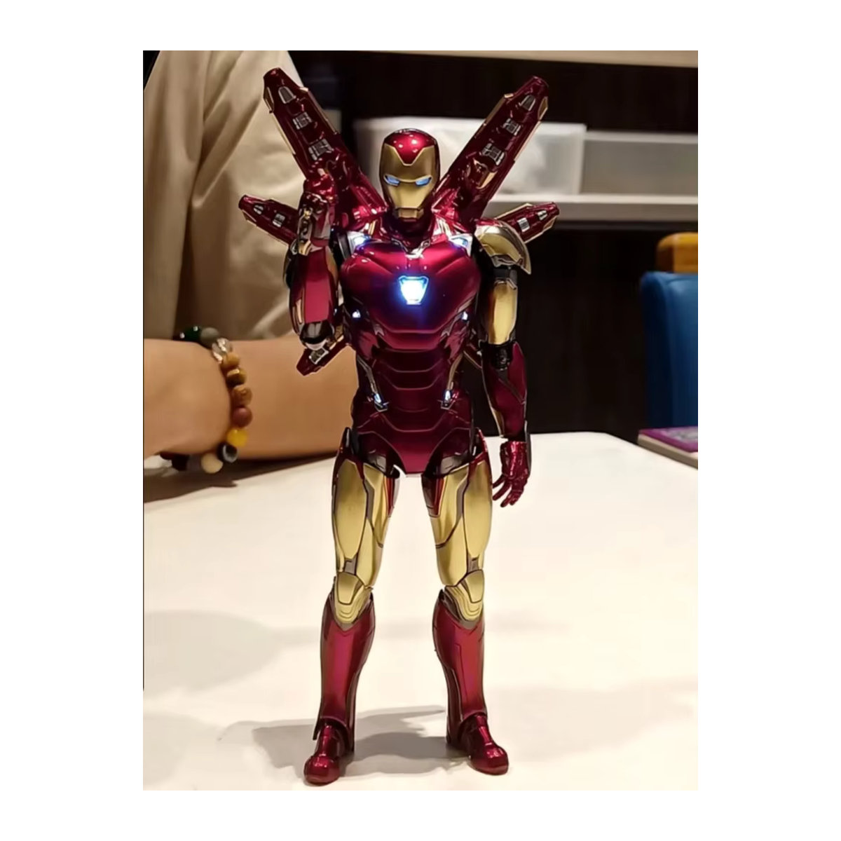 Hot Toys Iron Man MK85 Actionfigur aus Metall im Maßstab 1/12, rote Sammlerfigur mit beweglichen Gelenken - Bild 6