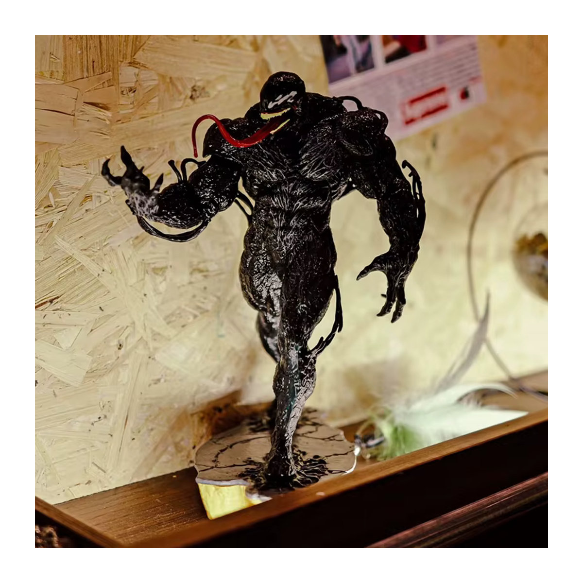 Hot Toys Venom Charakterfigur aus Kunststoff in Schwarz, Höhe: 30 cm - Bild 2