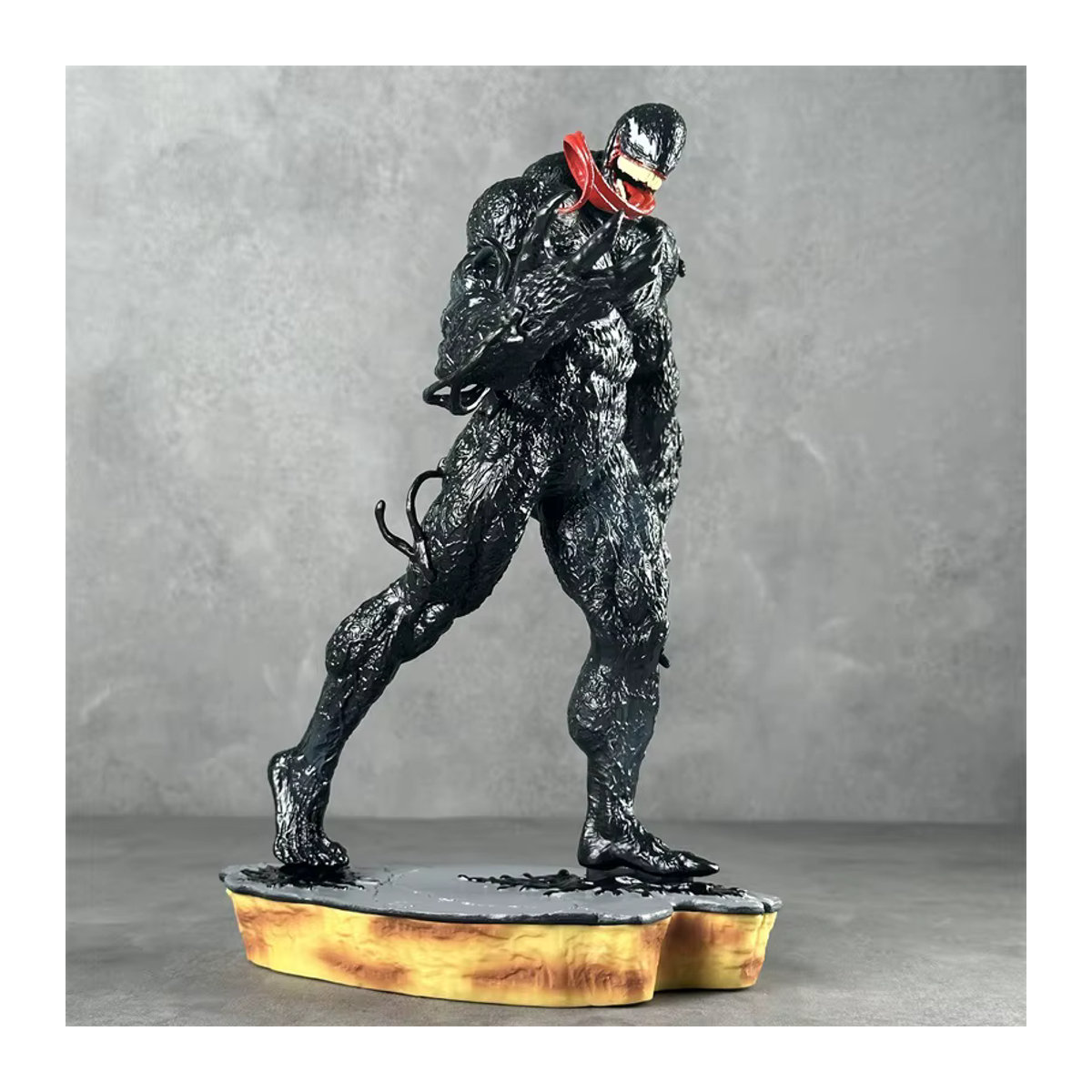 Hot Toys Venom Charakterfigur aus Kunststoff in Schwarz, Höhe: 30 cm - Bild 4