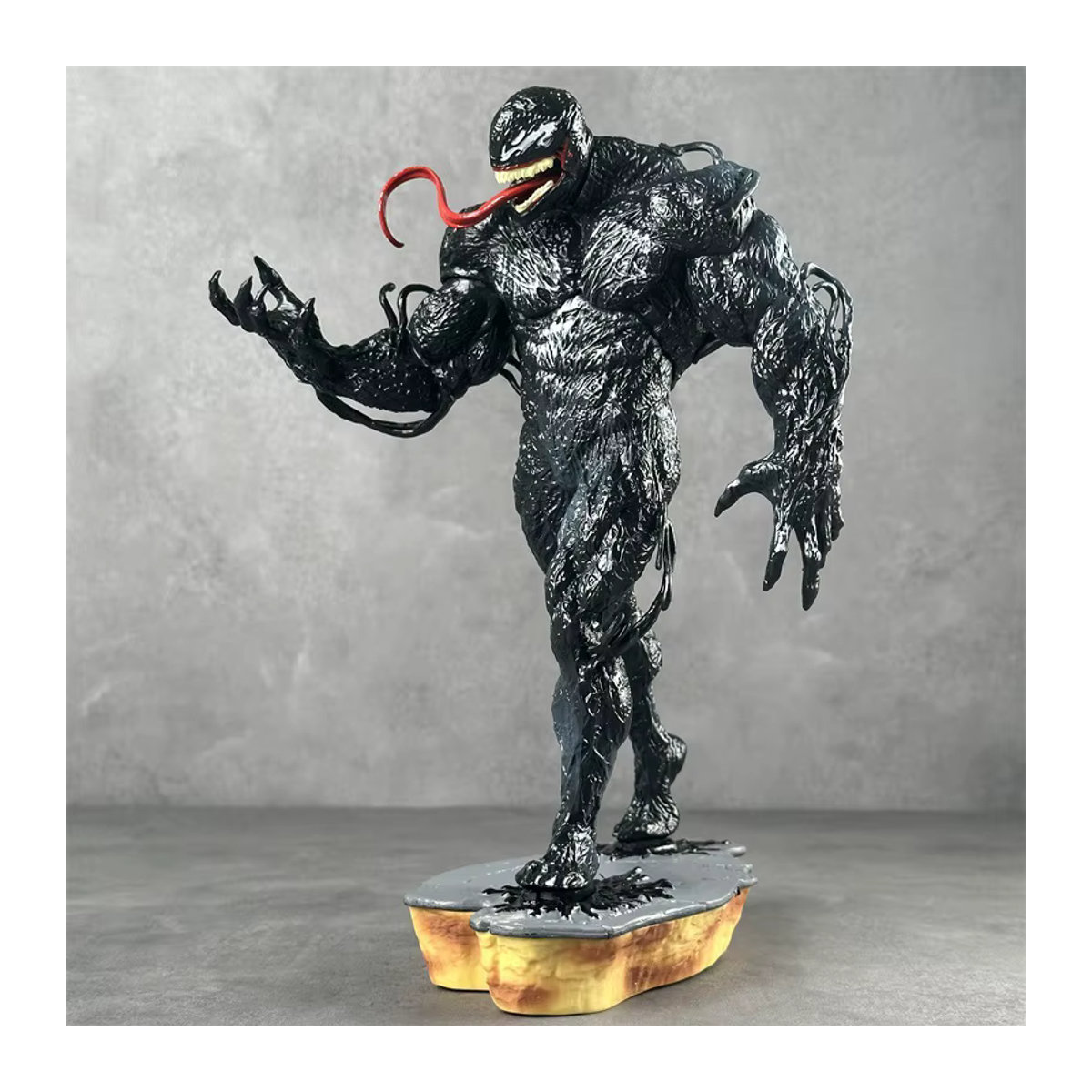 Hot Toys Venom Charakterfigur aus Kunststoff in Schwarz, Höhe: 30 cm - Bild 5