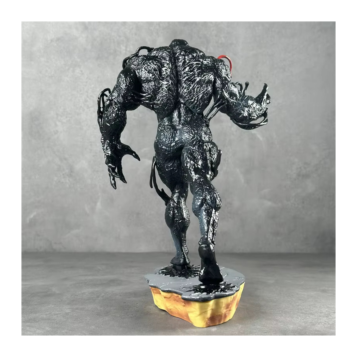 Hot Toys Venom Charakterfigur aus Kunststoff in Schwarz, Höhe: 30 cm - Bild 6