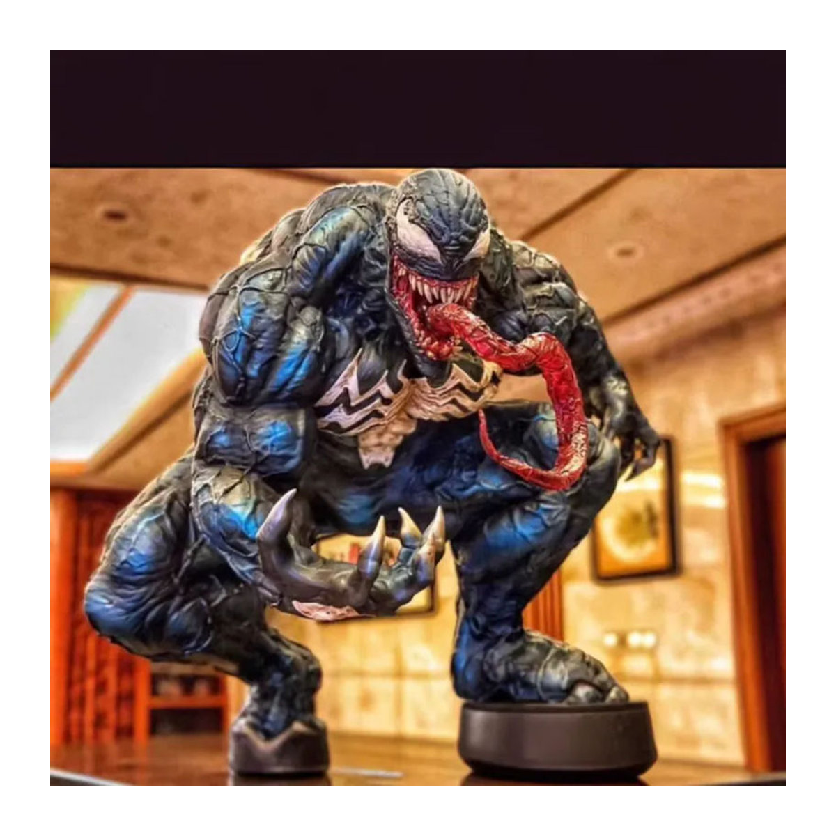 Hot Toys Venom Sammlerstück Statue aus Kunstharz, Schwarz, stehend - Bild 2