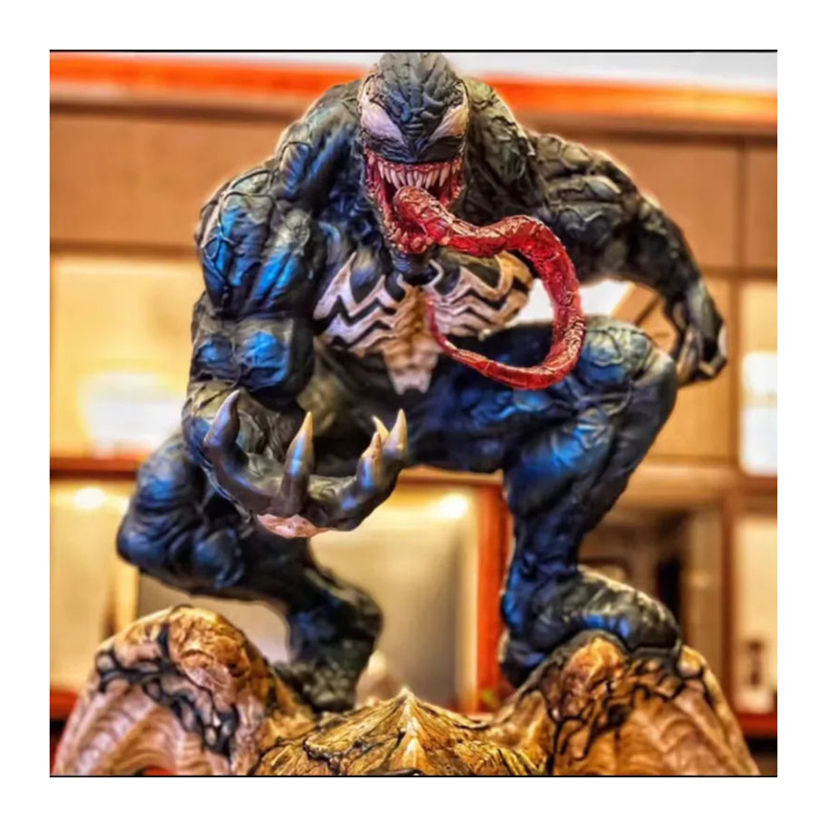 Hot Toys Venom Sammlerstück Statue aus Kunstharz, Schwarz, stehend - Bild 3