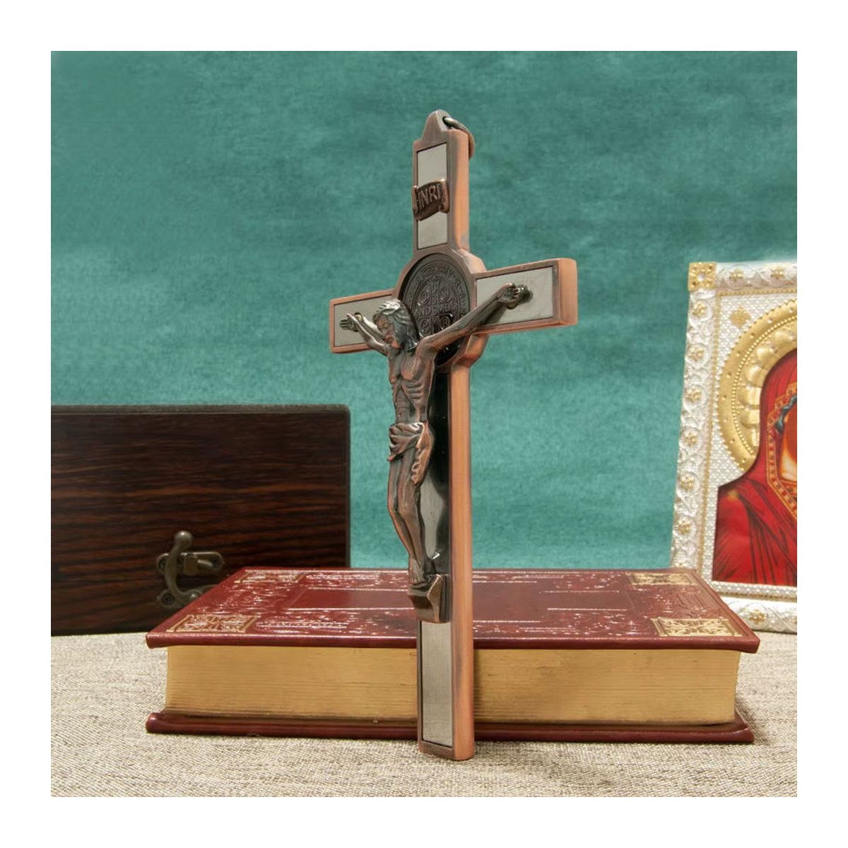 HTISOK Katholisches Kreuz aus Zinklegierung in Silber mit St. Benedikt-Medaille und INRI als religiöse Wanddekoration - Bild 3
