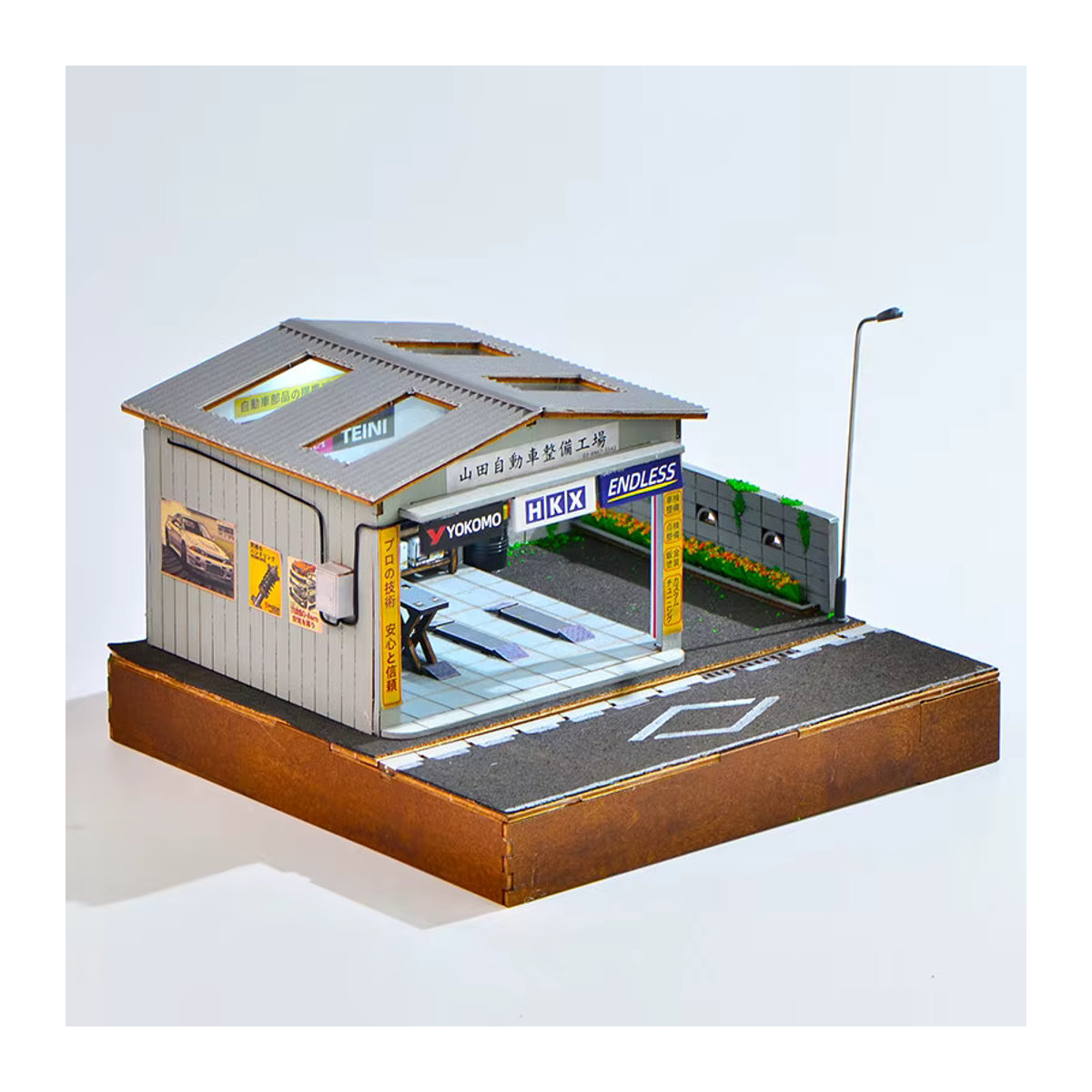 HUGKIS Mini-Modell Garage Auto-Reparaturwerkstatt Diorama im 1:64 Maßstab mit LED-Beleuchtung, mehrfarbig - Bild 4